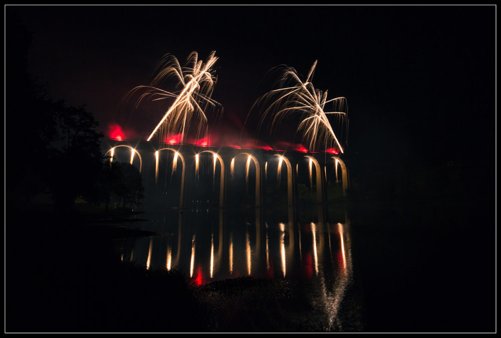 Feu d'artifice - show pyrotechnique de l'Isle Jourdain - Le Vigeant